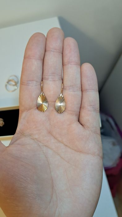 Продам золотые Серьги