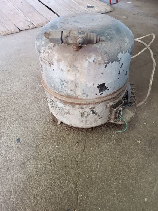 Компресор хладилен,работещ почти без пари