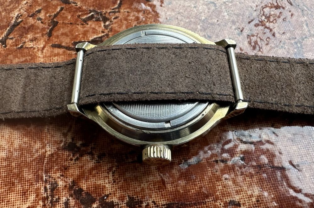 Руски механичен часовник Восток командирски90 години