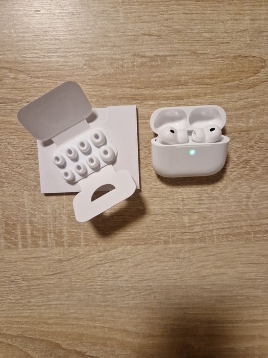 AirPods Pro 3 cu ANC și garanţie AppleCare+