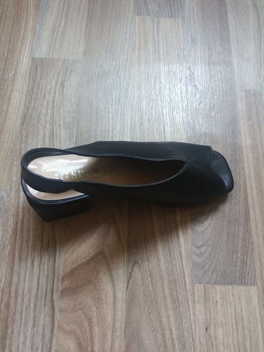 Босоножки летние кожаные