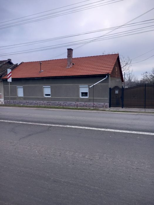 Vând casă  locuită