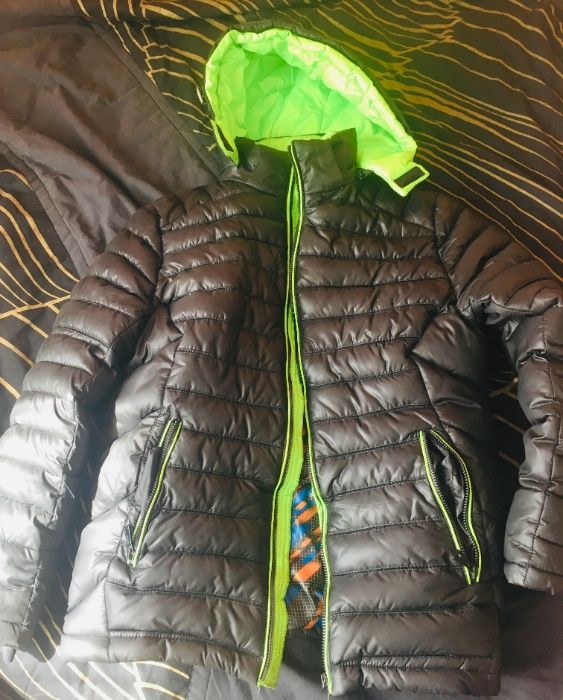 Куртка на мальчика 9 -12 лет.