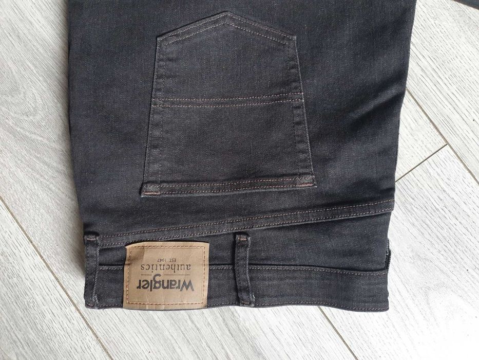 Blugi WRANGLER Authentics - Marime W44 L29 (Talie 116 cm)