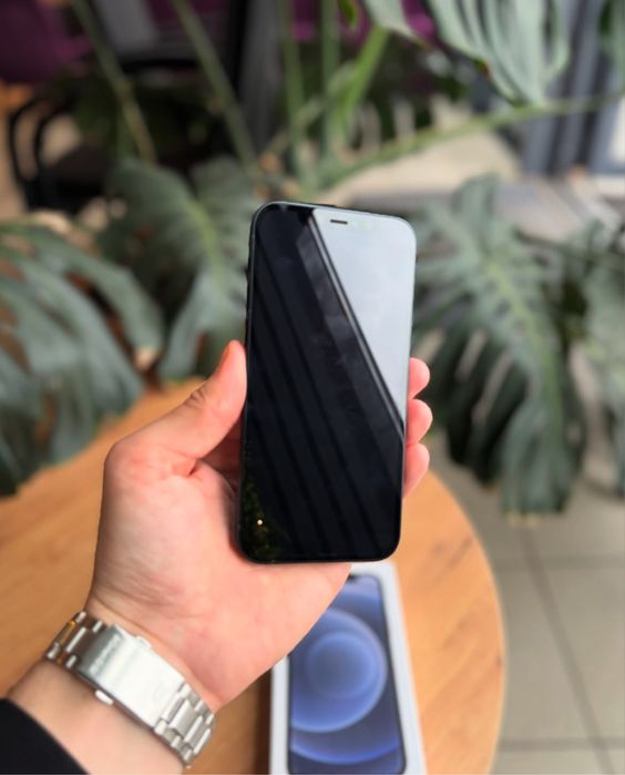 Продам Айфон 12 64gb