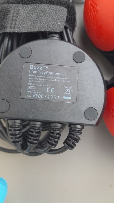 PlayStation 2, 3 Buzz! Buzzer