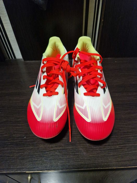 Футболни бутонки Nike и adidas