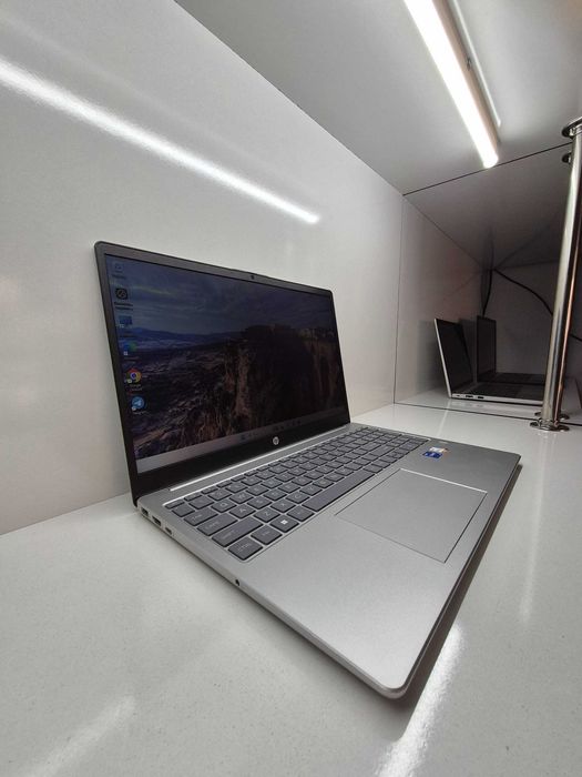 HP Laptop Core i5-1334U 8/512gb