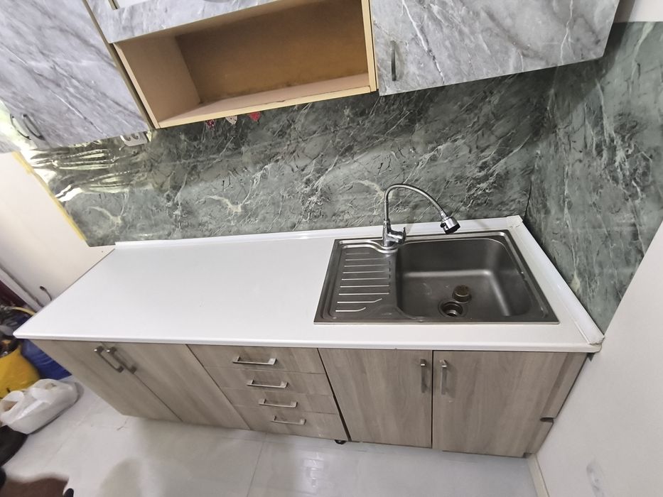 Срочно продаётся кухонный мебель и газ плита всего в хорошем состоянии