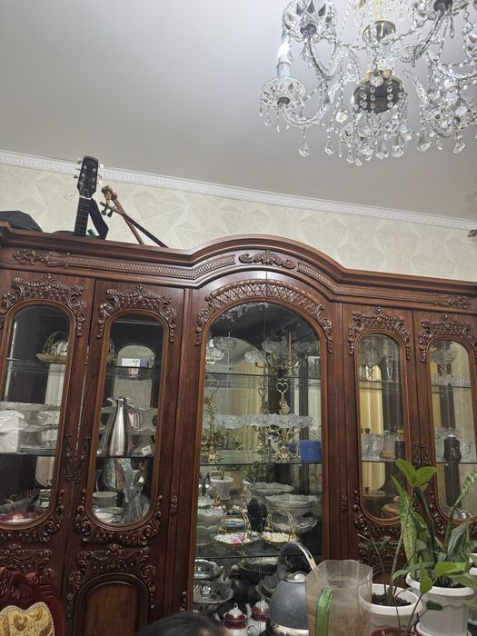 Продам сервант для гостиной комнаты