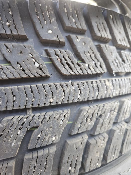 Резина зимняя 215/55 R17