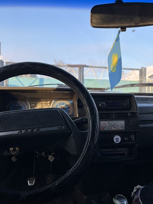 автомобиль лада ваз 21093