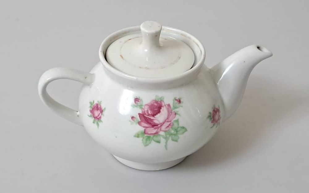 Фарфоровые чайники
