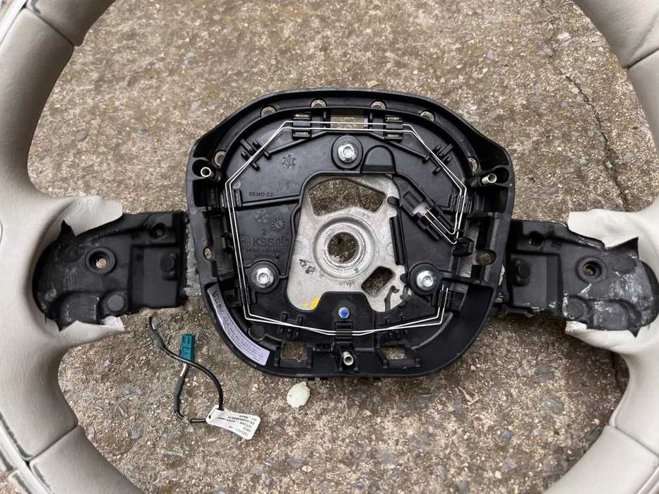 Волан БМВ i3 бял