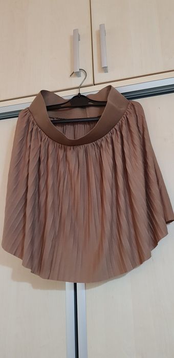 Fusta scurta pliată Blanco