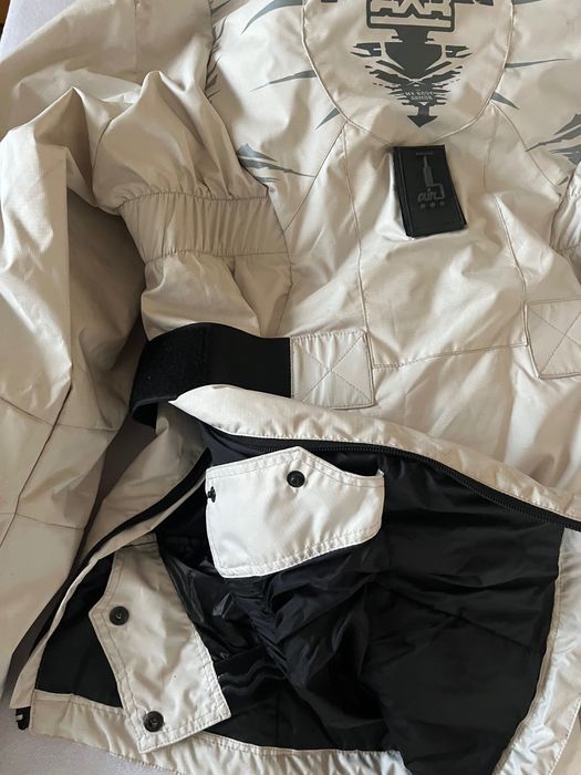 Продавам зимно спортно яке