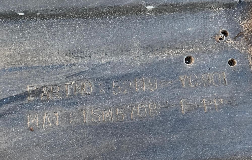 Бампер Camry 25 2001 года