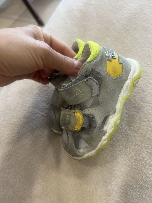 Sandalute bebe pentru primii pasi de piele intoarsa