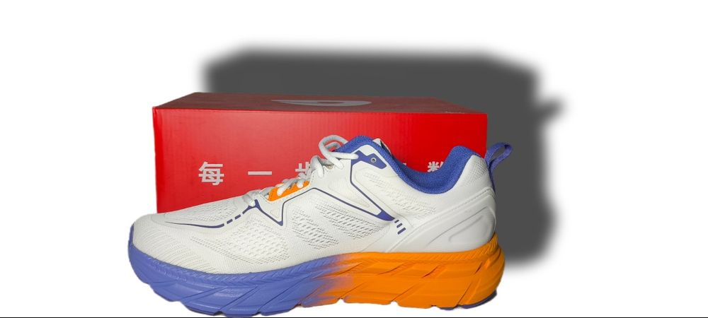 Женские спортивные кроссовки