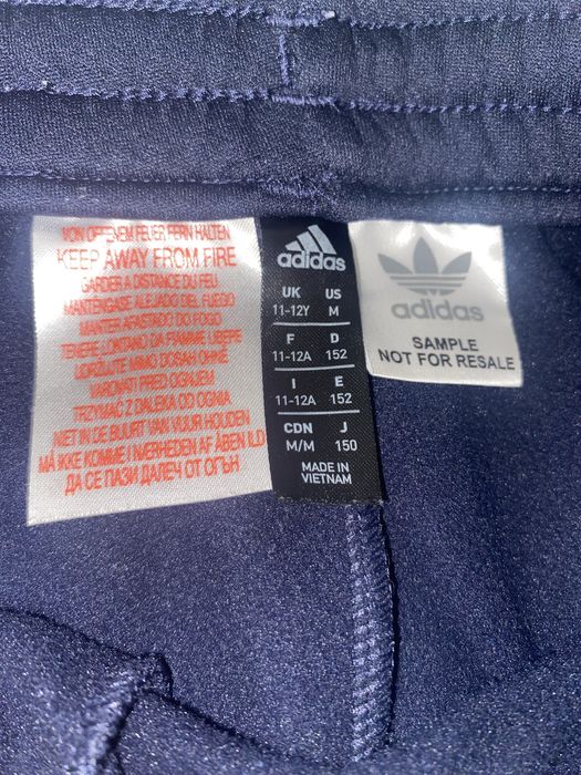 Compleu adidas,mărimea 11,12 ani!