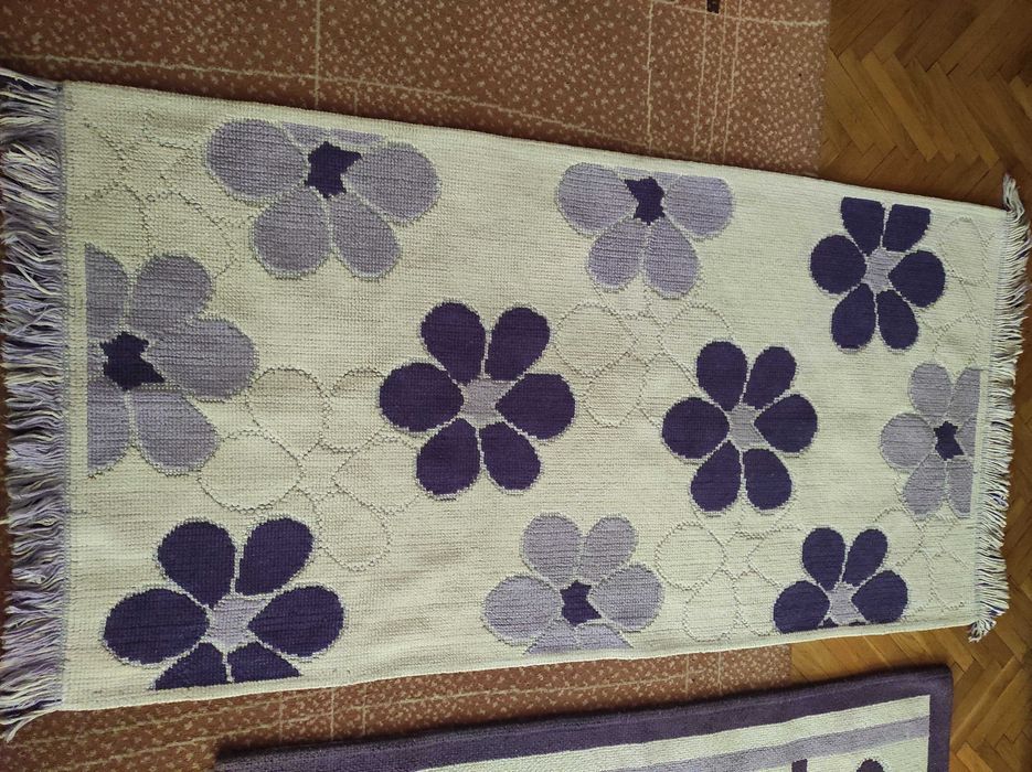 Три броя модерни килими в екрю и лилаво, 120/165 и 75/145 см