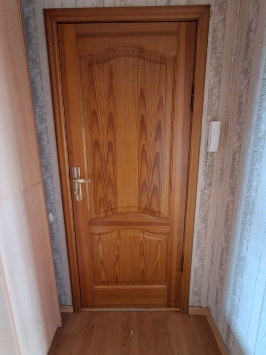 Продам двери цельное дерево