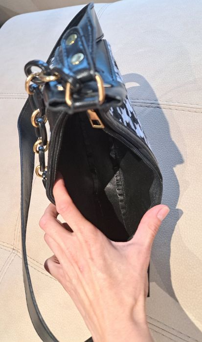 Нова мини дамска чанта от текстил и еко кожа.