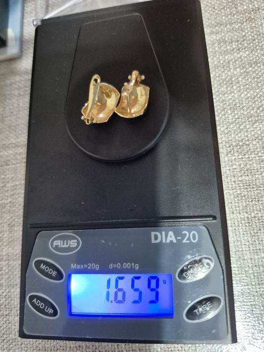 Продаются золотые сережки