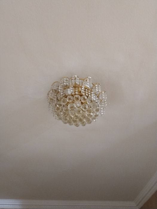 Люстры и бра разные