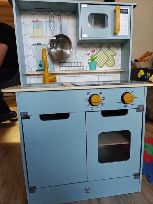 Детска дървена кухня HaPe International – Синя, със звук и светлина