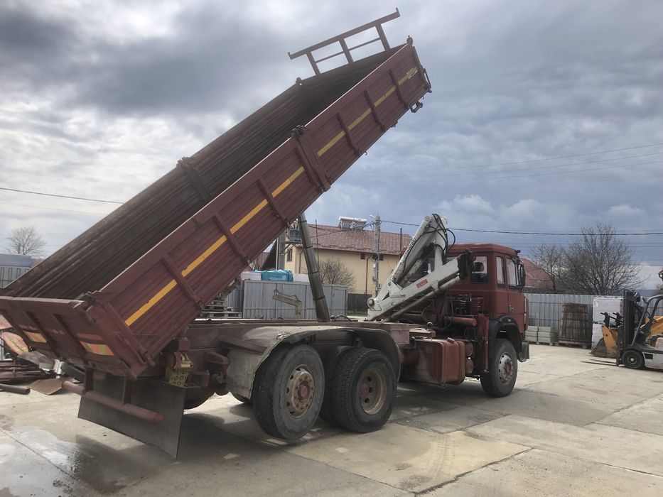 Iveco 24 tone, basculabil cu macara.