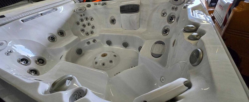 Джакузи 3 броя за 6 и 9 души