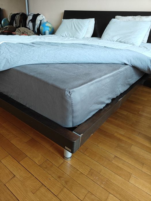 Комплект от масивна дървесина спалня 180х200см с 2 бр нощни шкафчета