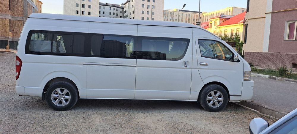 Микроавтобус Жойлонг сотилади. 18 места.
