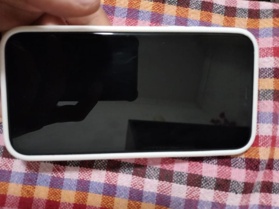 Продам айфон 11 идеальный