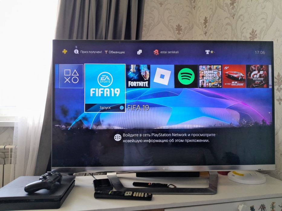 Play Station 4 в отличном состояние