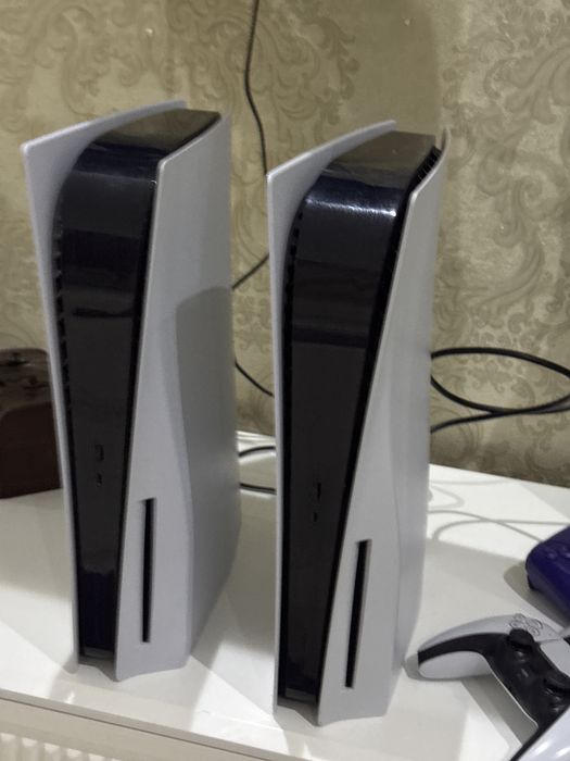 Продаю срочно пс5 в идеальном состояний 2штук