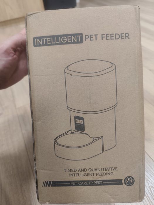 Автоматична хранилка за домашен любимец