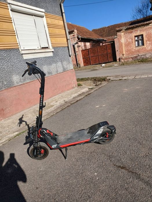 Trotineta electrica Segway ZT3 Pro  2025