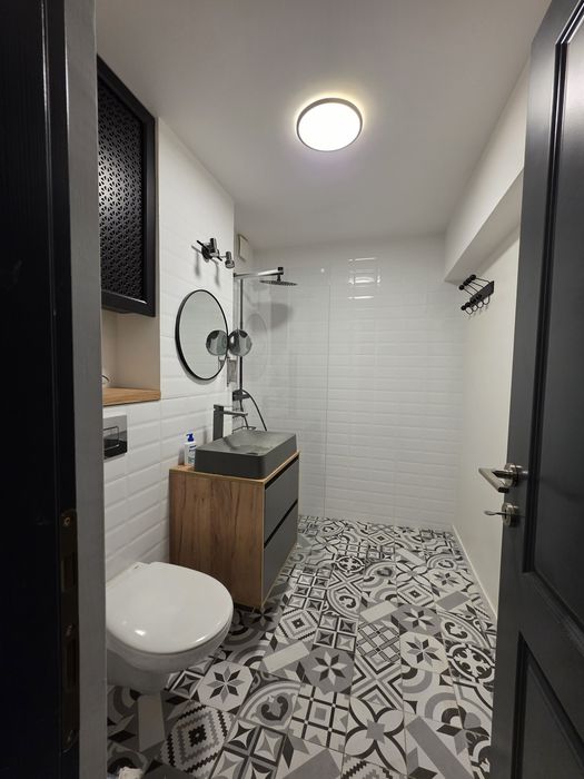 Închiriez apartament 2 camere decomandat, zona Mall -Grivița
