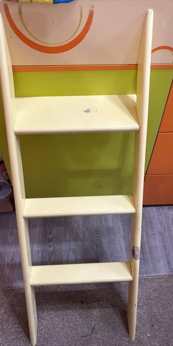 Кровать-чердак в детскую комнату