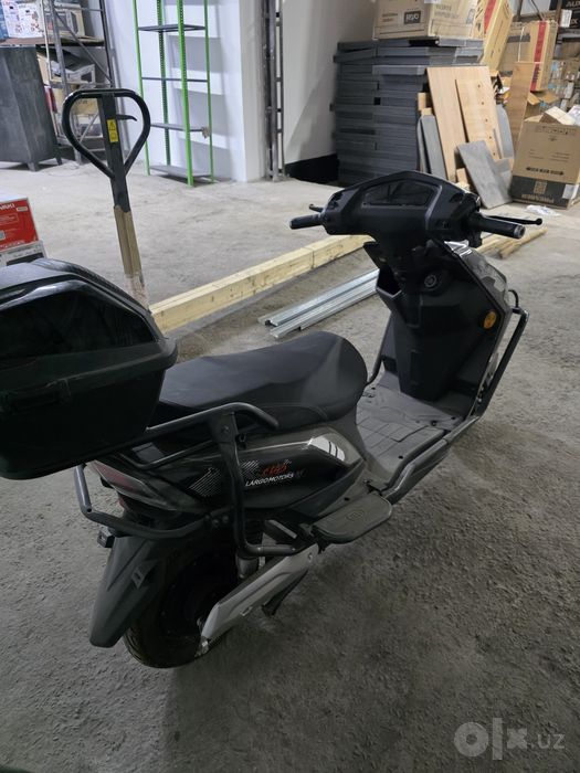 Skuter tokda yuradi 5 batareykali