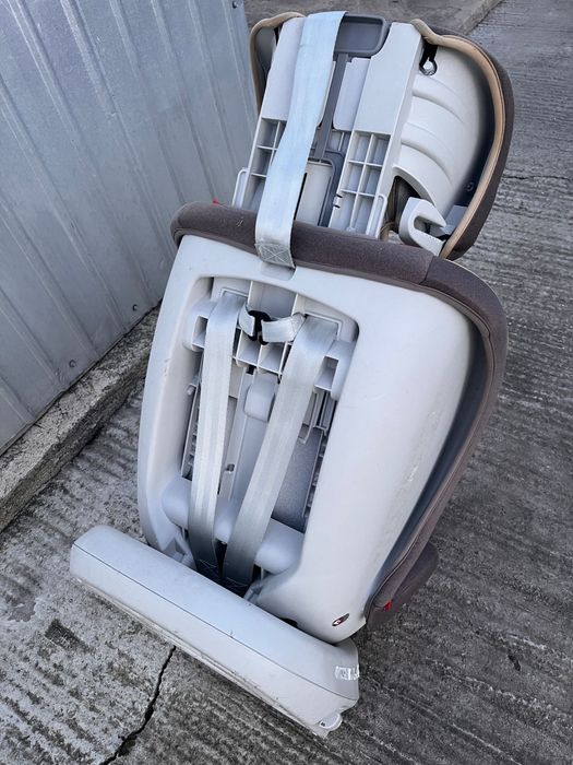 Vând scaun de mașină pentru copii.