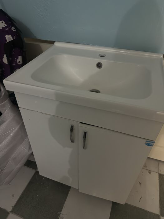 Комплект для ванной: тумба + зеркало + раковина