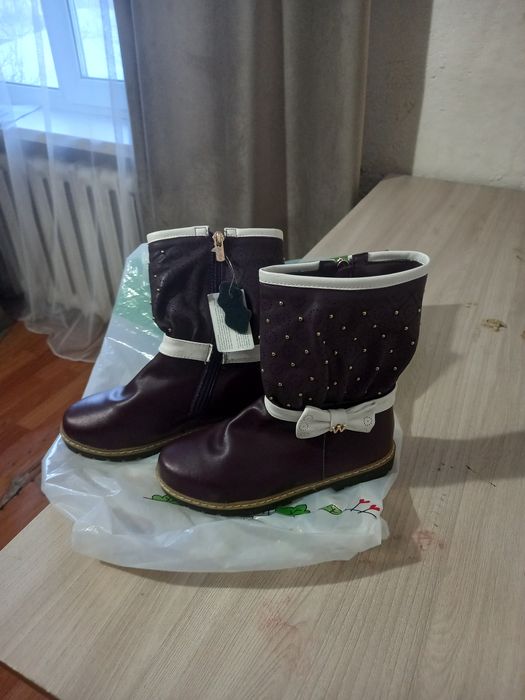 Новые  сапоги для девочки