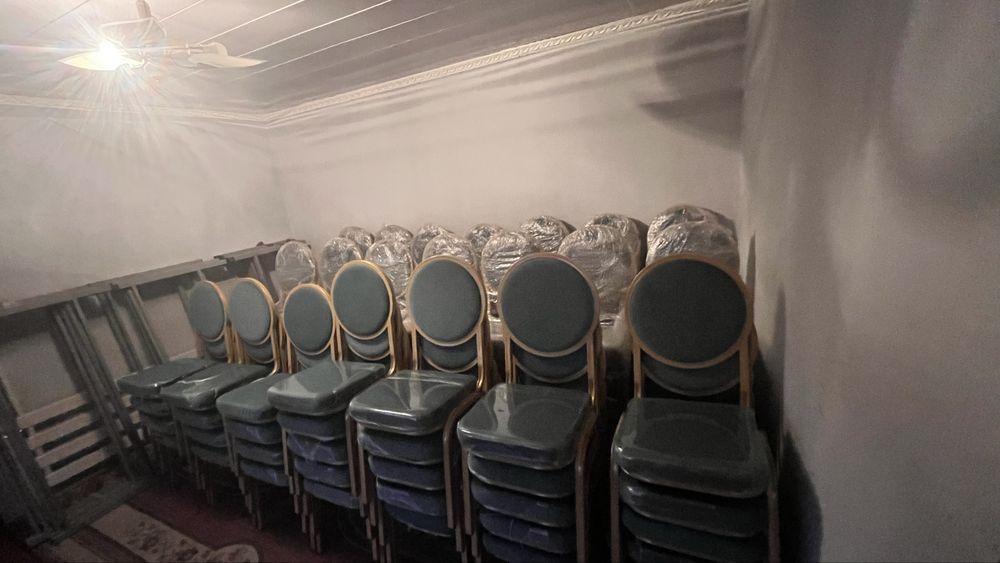 Столы и стулья продается обмен бар машинаға