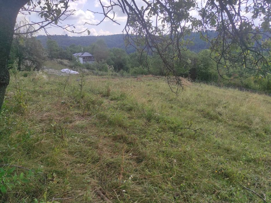 Teren Intravilan - Generos (2800 mp) - Zona superba foarte aproape de centru Campulung