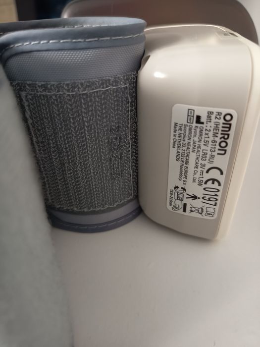 Продавам апарат Omron R2