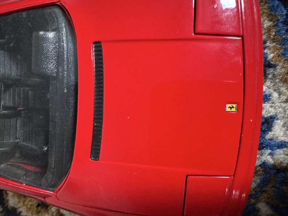 Продам модель Ferrari