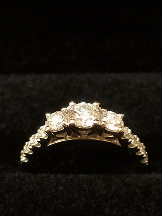 Кольцо золотое 750 проба с бриллиантами